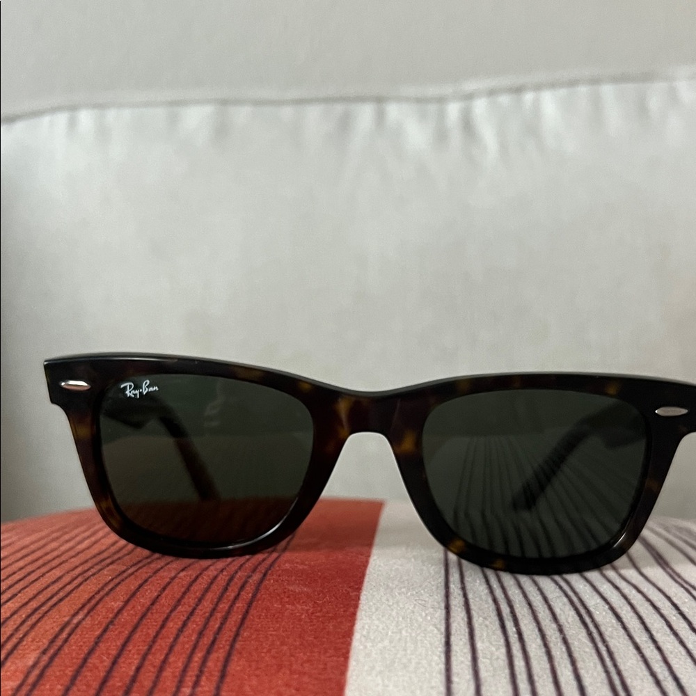 Ray-Ban ‘Wayfarer’ sunglasses